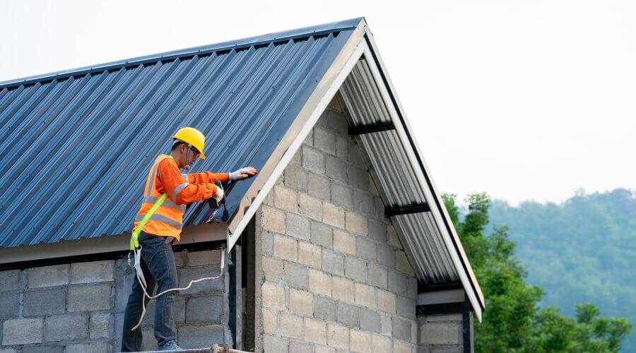 Professional gutter cleaning in Valley, WA